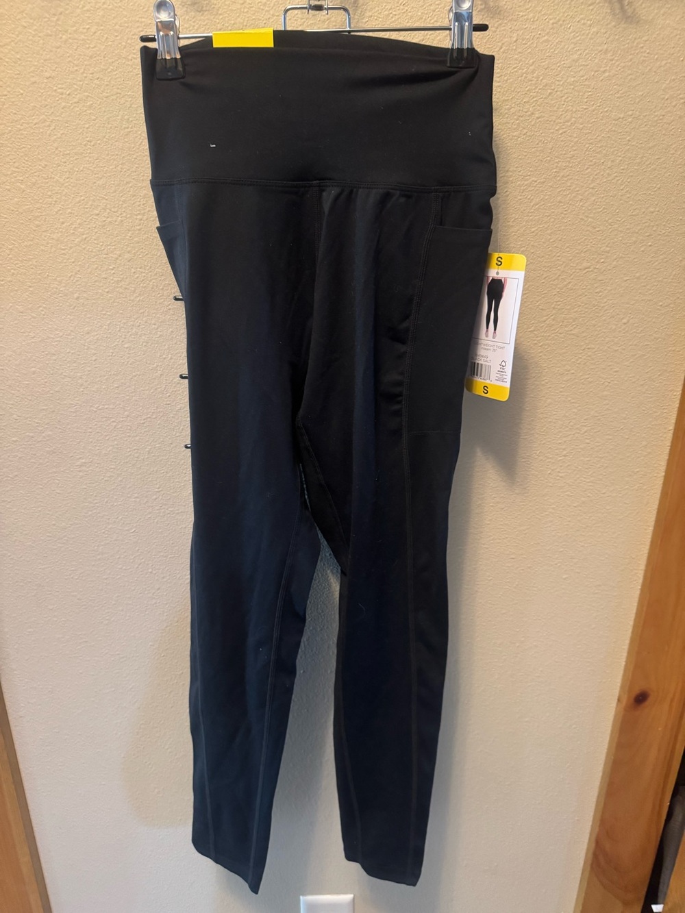 NWT- Black womens Leggings with Side Pocket - Danskin